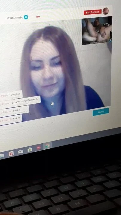 une femme me regarde me goder