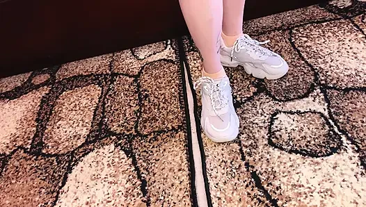 Ayaklarımı beğendin mi? O zaman onlara bak