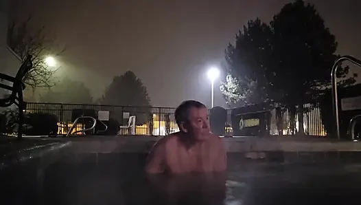 Gece sıcak küveti