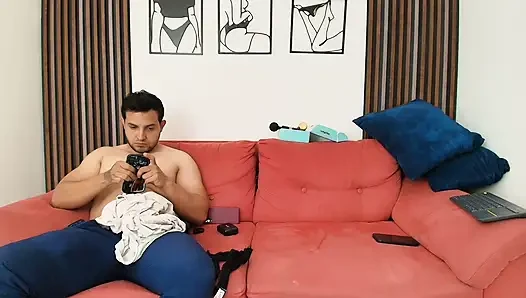 BVECINA TINGGAL DI RUMAH DAN MENUNJUKKAN PANTATNYA PADAKU