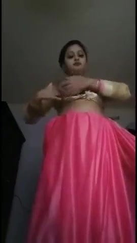 Boobs showing indian girl