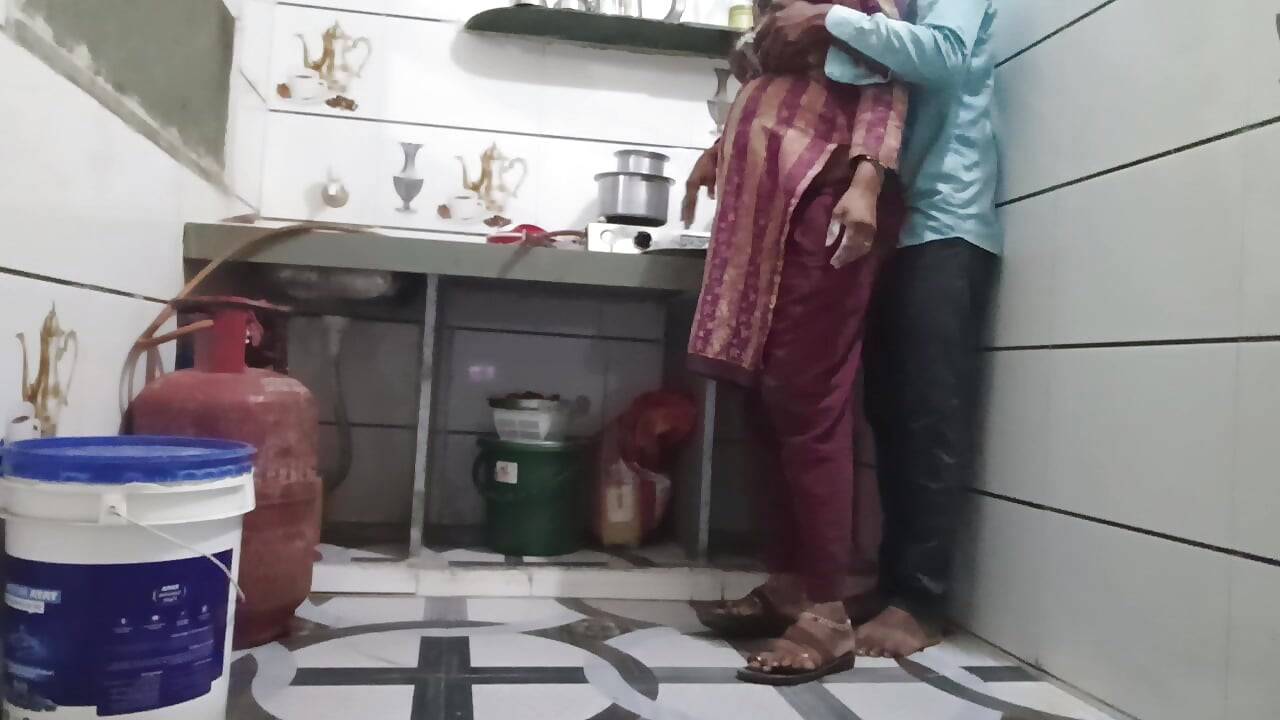 Padosi Ne pahla kitchen mein