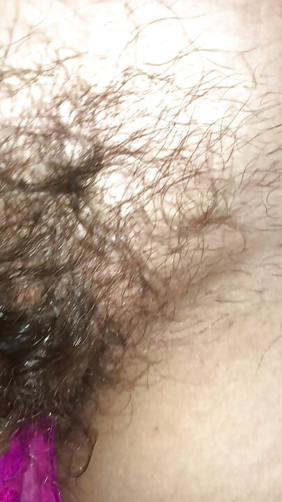 Amateur wife teasing husband - she knows I love her bush and provokes me