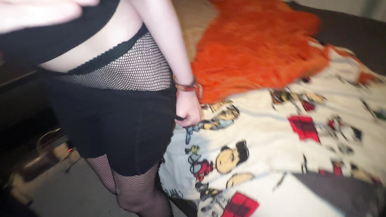 Extreem hete 18-jarige wordt hard geneukt en geeft een geweldige pijpbeurt