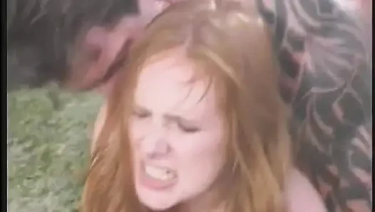 Si cewek hot rambut merah dibantuin sama teman asianya yang hot untuk muasin pacarnya