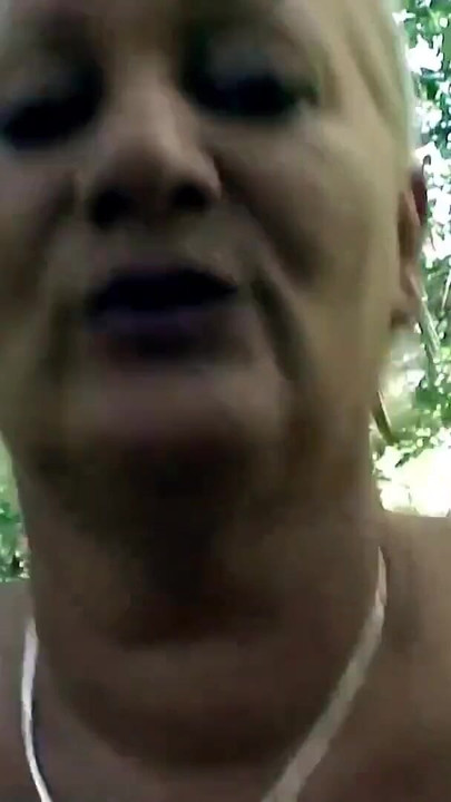 Trebuie să-vezi momentul de la "Bunicuță cu forme de 73 de ani, scandal cu vedere la persoana 1, în drum spre casă cu un tânăr"