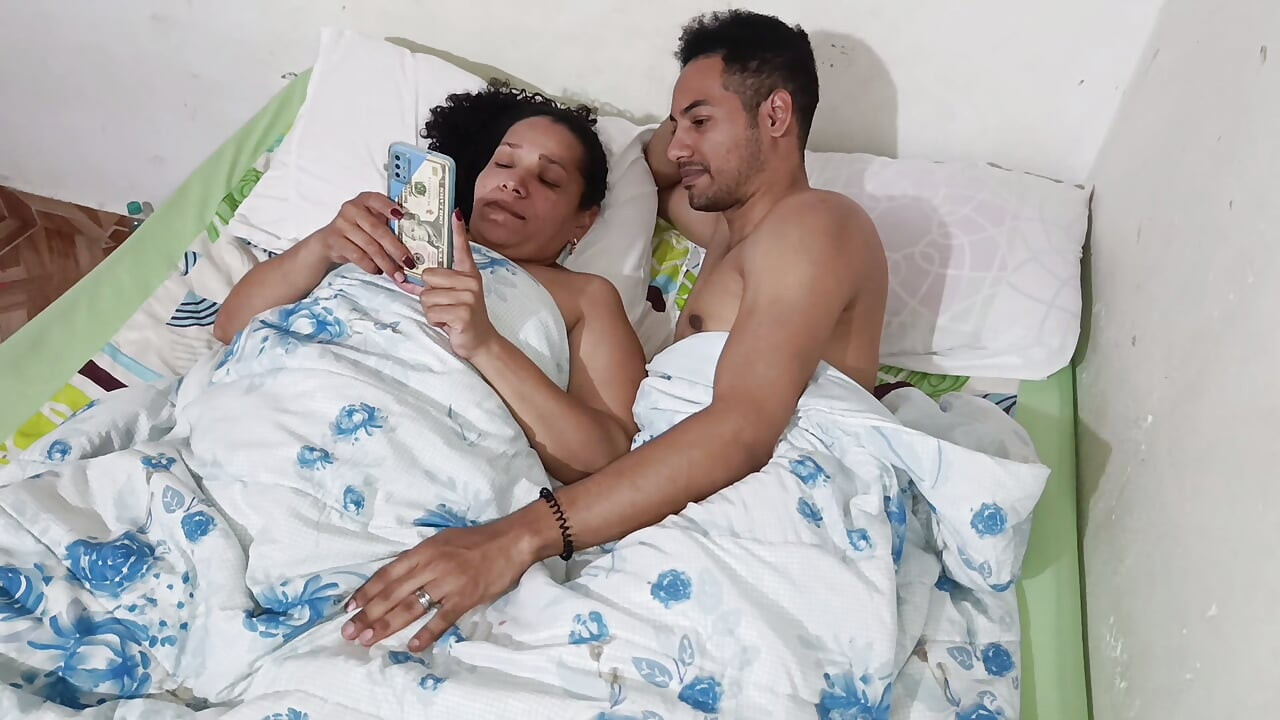 在她老公工作時與鄰居的屁股硬核性愛