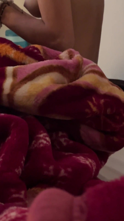 Cachonda hermanastra india comparte su historia de sexo sucio de anoche con su novio | Clip 1