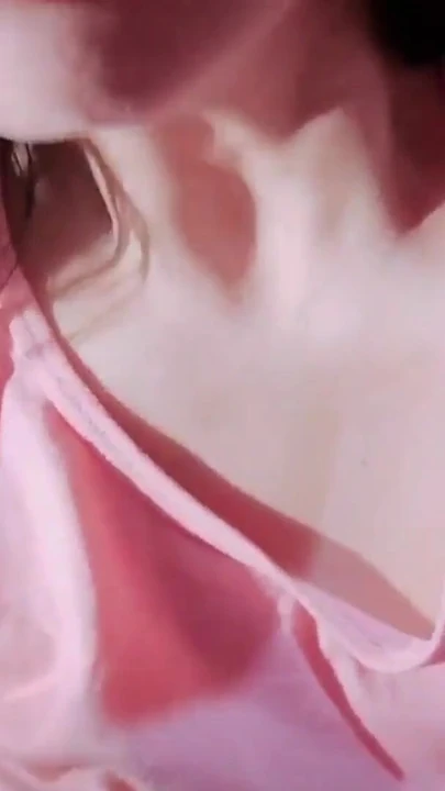 "이것은 이미 또 다른 수준입니다, 오토바이에서 섹스, 거유 새엄마는 그녀의 배다른 아들의 자지를 수신,"에서 감정적 인 순간