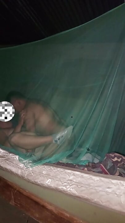 Não é tão difícil, meu marido vai notar. Fodendo o marido da minha amiga enquanto ela ia à loja.