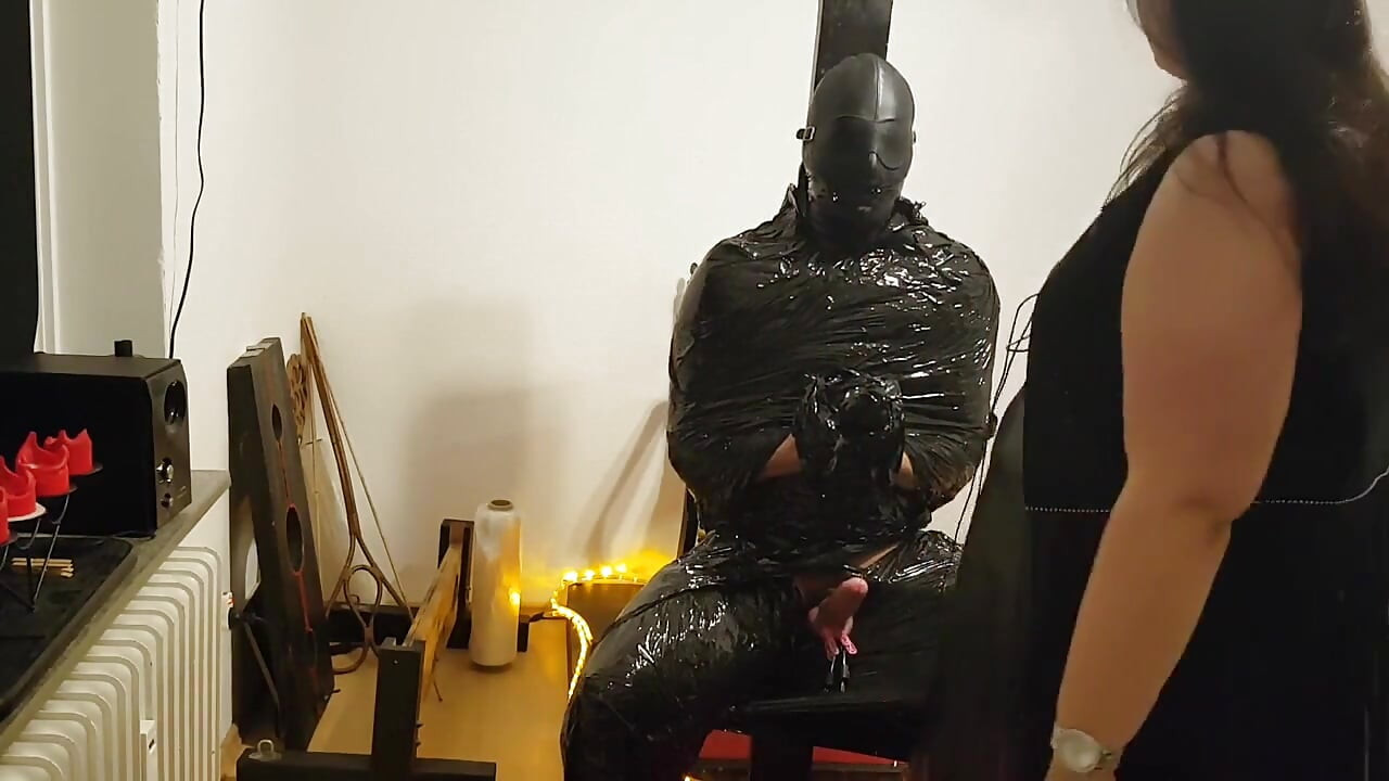 Folie bondage slaaf deel 2 - film gemummificeerd en scherp tot waanzin