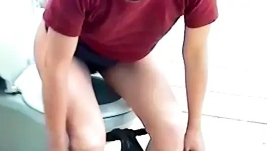 Ich zeige meinem stiefsohn meine haarige muschi und er kann nicht aufhören, immer wieder zu masturbieren und zu kommen.