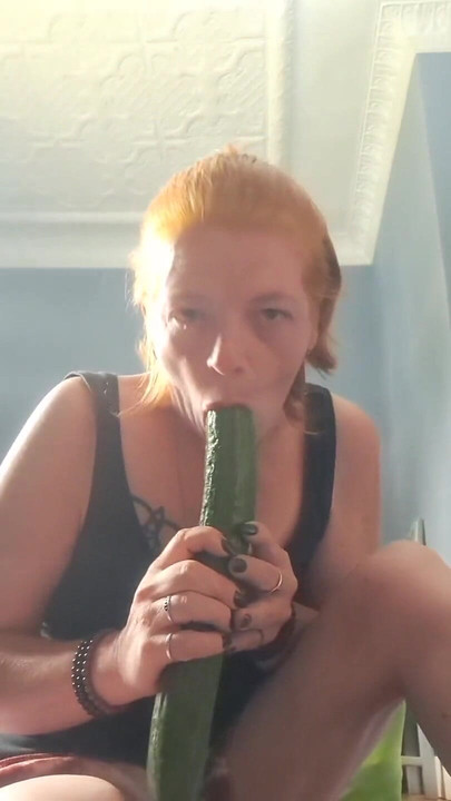 Tendo um pepino ao vivo