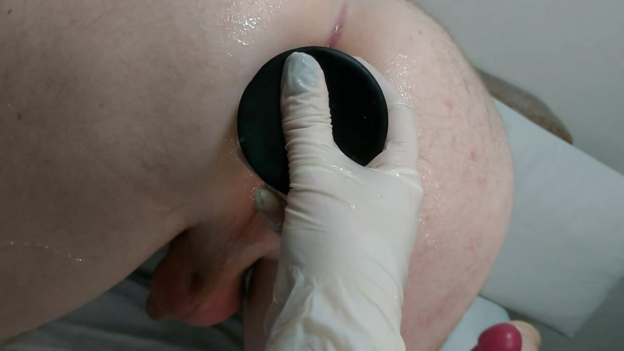Femdom analni fisting ogroman butt plug