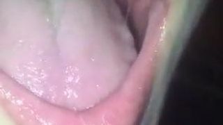 Éjaculation dans la bouche