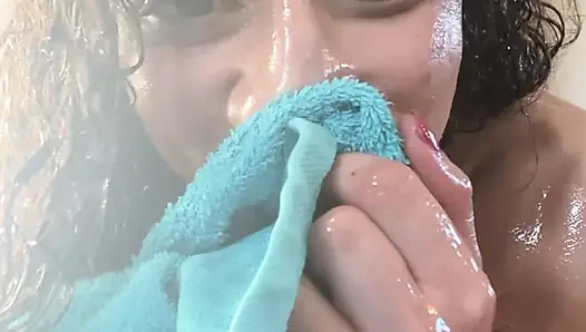 Viel Öl Und Ein Öliger Ritt - Anfangs Noch Mit Nylons