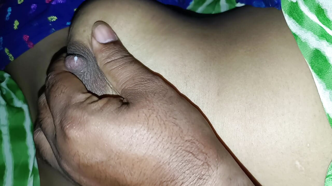 Bihari deshi Bhabi ko mast pela condom lagake