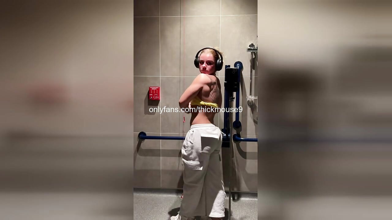 Siłownia Joga Slip: 18-letnia owłosiona cipka eksploduje TikTok Na żywo