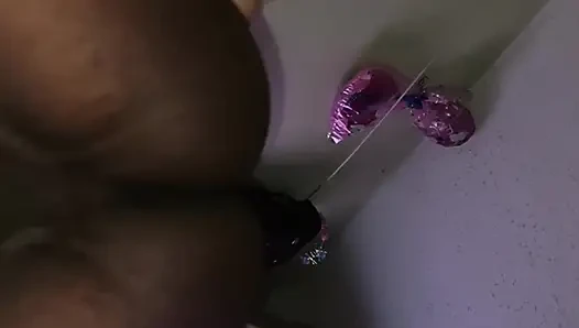 Persetubuhan keras dalam musim gugur bebas ke wanita kulit putih.