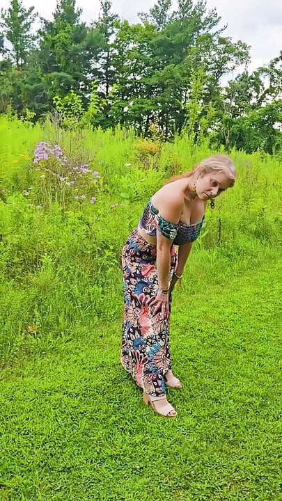 BIG MATURE MOMMY TITTY outdoor clips from my ONLYFAN Page released