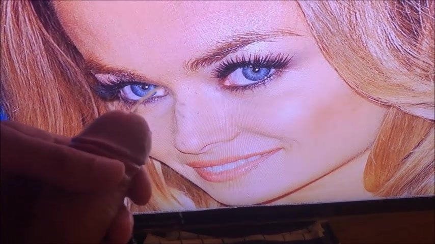 Pissing on Carmen Electra #2 #pisstribute #peetribute