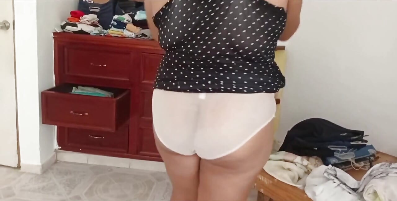 胖妹整理房間和疊衣服