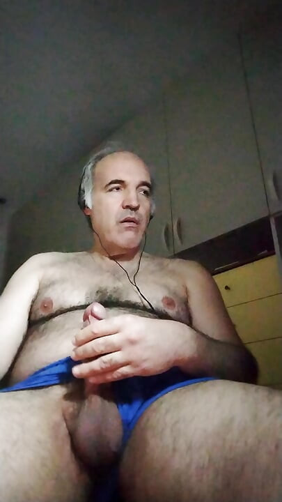 Drkala sam svoj kurac dva sata, napokon sam svršila