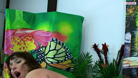 İnanılmaz derecede büyük doğal memeler orta yaşlı seksi kadın Maria böyle sikişiyor