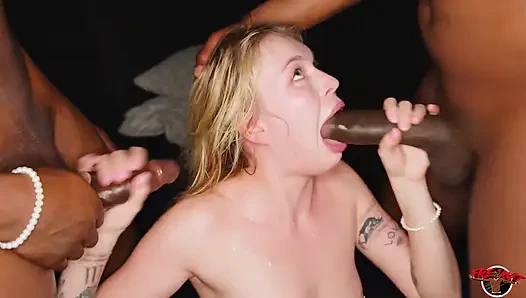 Первый тройничок финской с большим черным членом