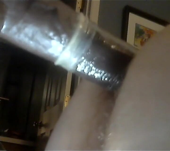 Dupe mi jebe gurajući dildo