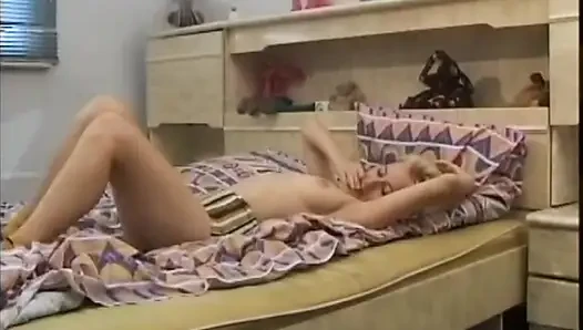 Amatör lezbiyenler tutkuyla seks yapıyor