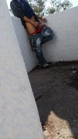 Str8 guy stroke in public park