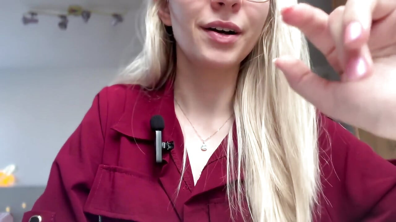 בחורה רעה מענישה אותך עם דגדוגים Asmr