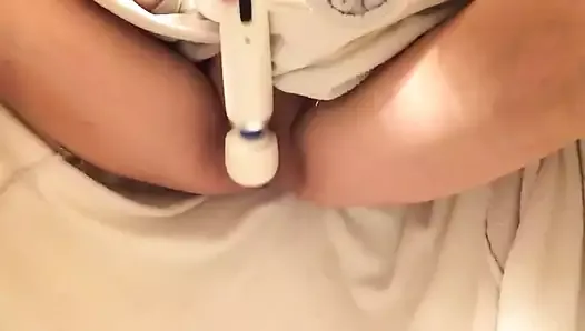 Crackers26 vibrating her hot cunt and clit