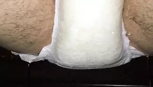 O kadar dolu ki sızdırıyorlar