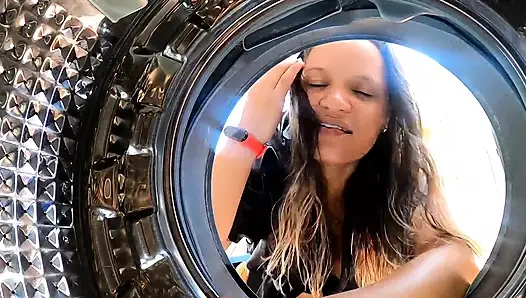 Я застряла в стиральной машине, моим черным хуем пасынок воспользовался и трахнул меня