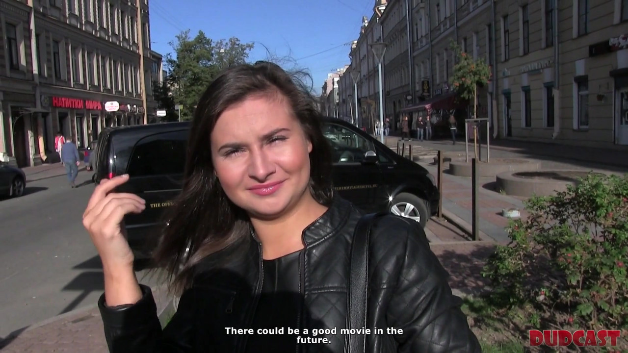 男人利用旧的搭讪计划渗透俄罗斯女孩