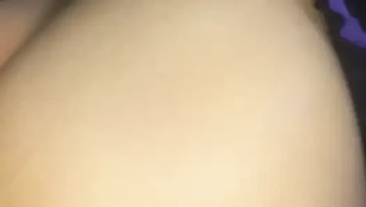 Куколд позволяет своей жене трахаться, чтобы осеменить ее