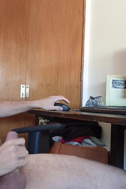 Jerking off Meanwhile I Homeoffice