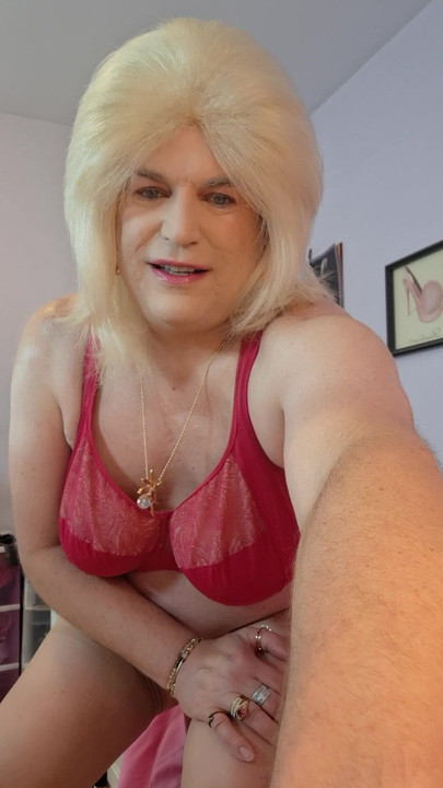 Big booty blonde bbw sissy!