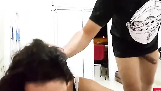 Istriku suka banget nyepong kontolku, aku nggak berhenti lagi!