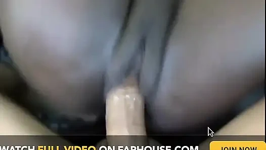 Ateşli büyük memeli zenci kraliçe büyük ve güzel bir yarak alıyor