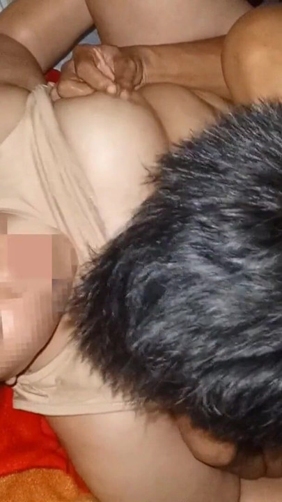 Molim te, nježno mi masirajte grudi. Stvarno sam uživao. Nemojte stati. Morat ću dobiti batine u guzicu | Isječak 2