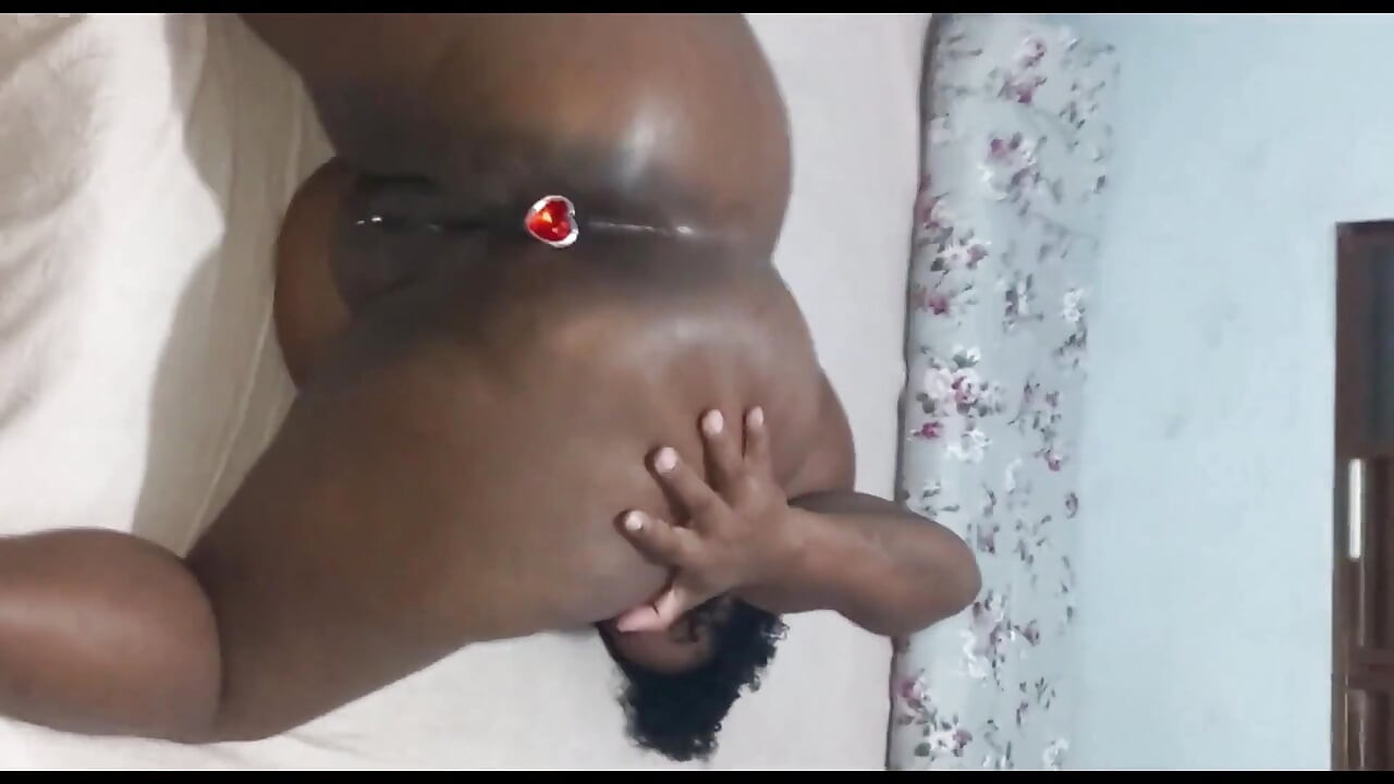 Big arrive à La Ebony après s’être fait aspirer par les bals du diable à La Casa Hyped