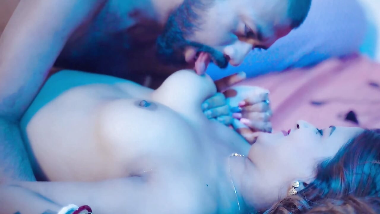 Desi tharki vakil ne sundar ladki ke sath bat karne ke bahane sex kar diya full movie