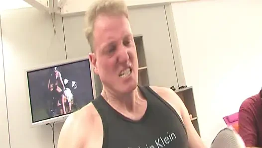 Gefesseltes Sperma, Bondage-fickfest Mit Heißen Blondinen