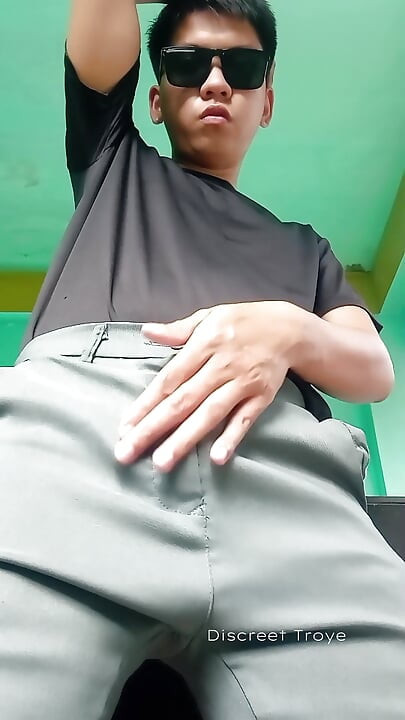 Naughty boy jerk off while waiting for his date - Pinoy Jakol