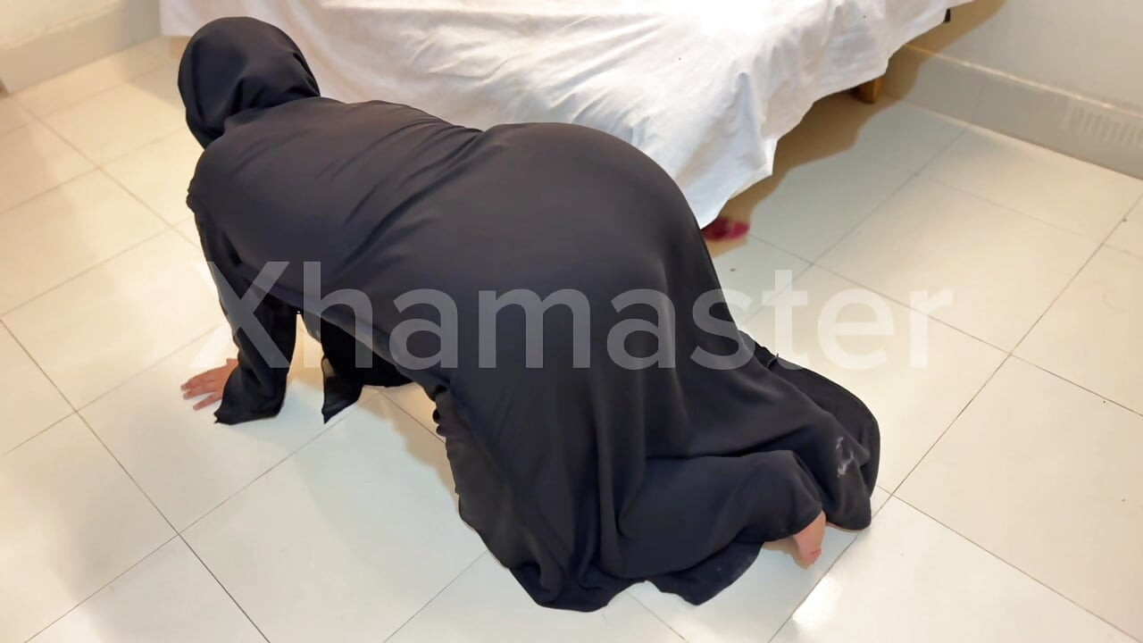 Hot MILF Stepmom Stuck Under Bed!