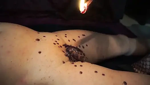 Sahibe yarağını ve vücudunu ağdayla cezalandırıyor