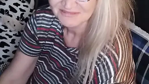 Hot BBW Momma Takes Care Of Her Beautiful Pussy!